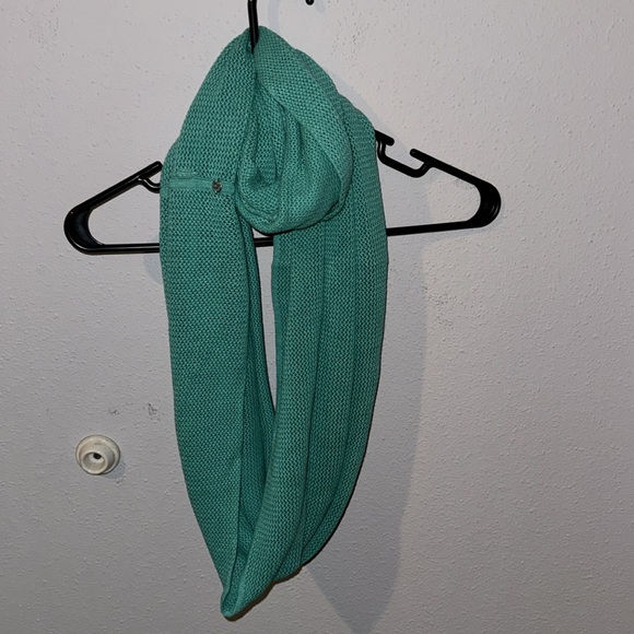 lululemon athletica Accessories - Lululemon Teal Knit Infinity Scarf